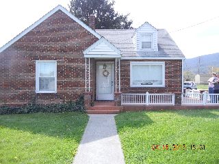 115 Hopkins Street, Narrows, VA